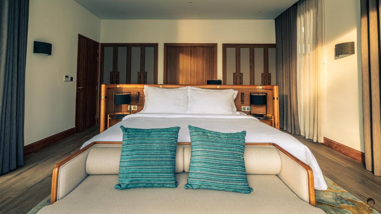 Moevenpick Villas & Residences Фукуок Екстер'єр фото A bedroom at the hotel