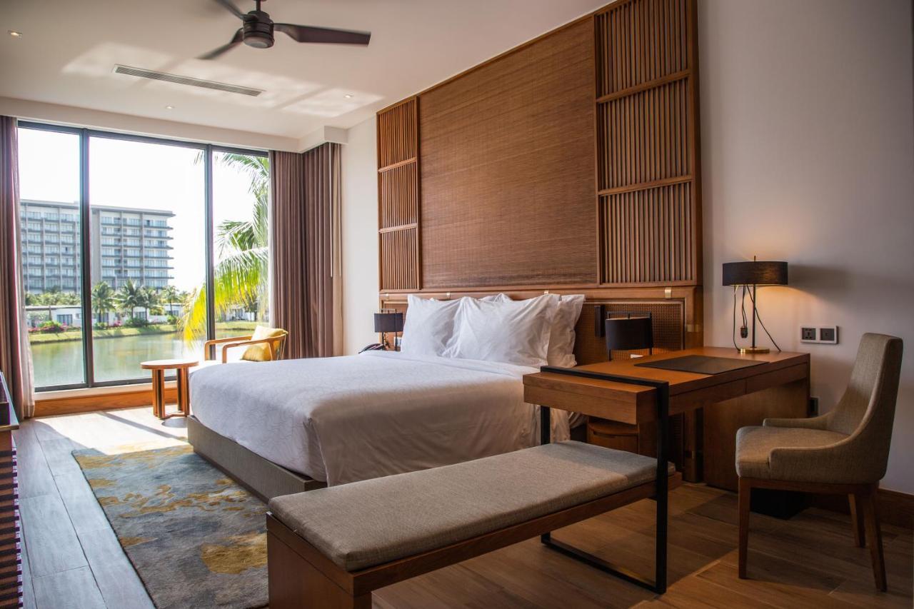 Moevenpick Villas & Residences Фукуок Екстер'єр фото A bedroom at the hotel