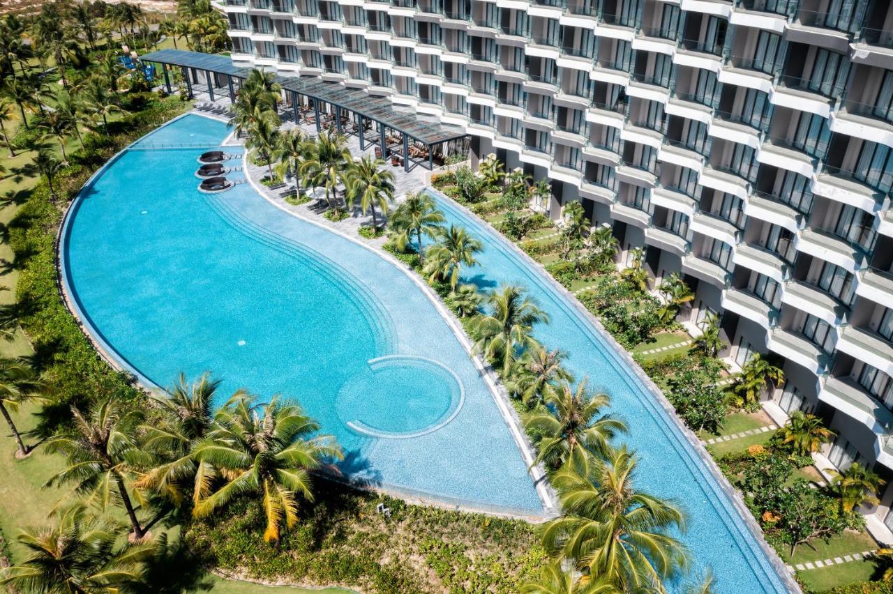 Moevenpick Villas & Residences Фукуок Екстер'єр фото The pool at the hotel