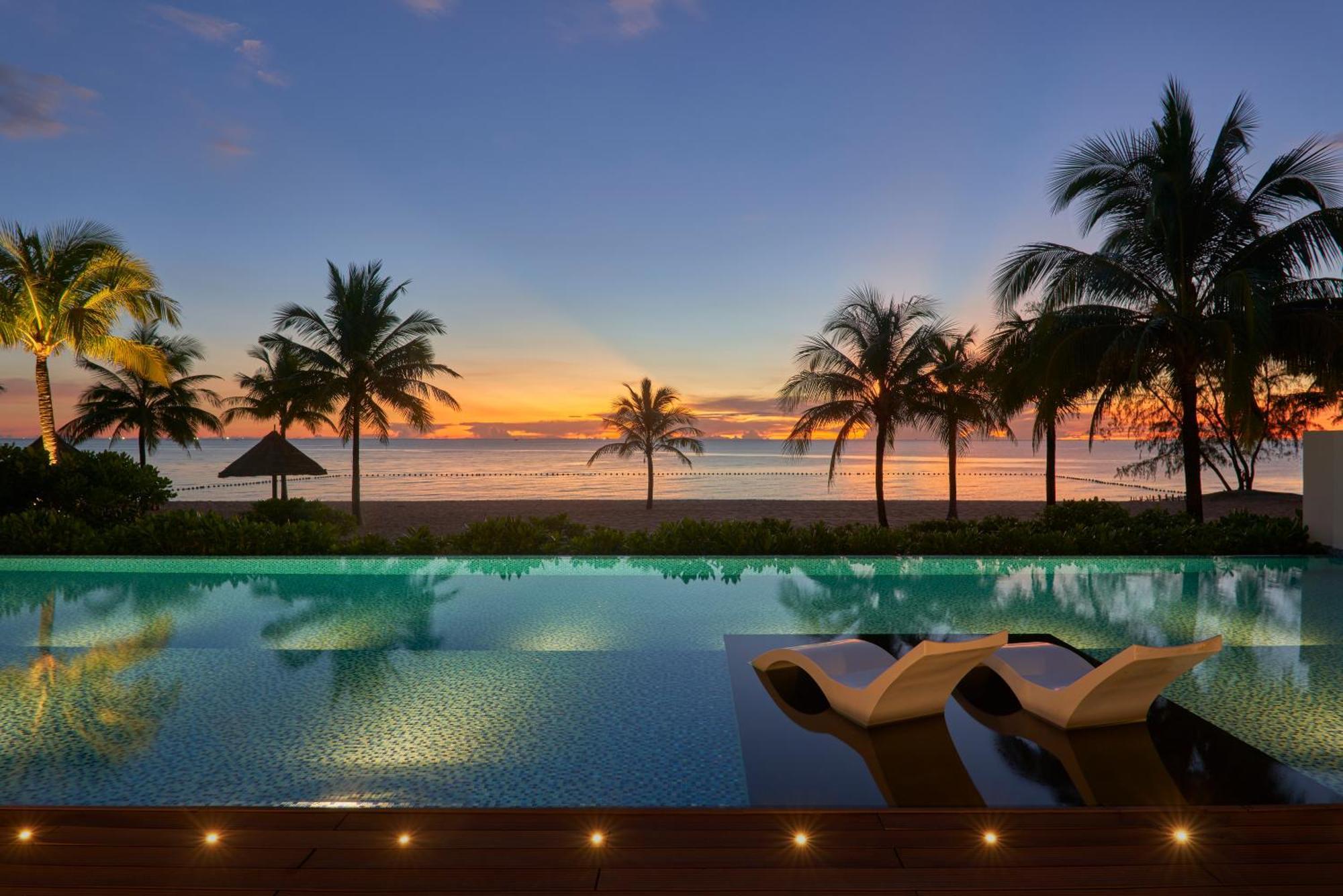 Moevenpick Villas & Residences Фукуок Екстер'єр фото Sunset at the beach