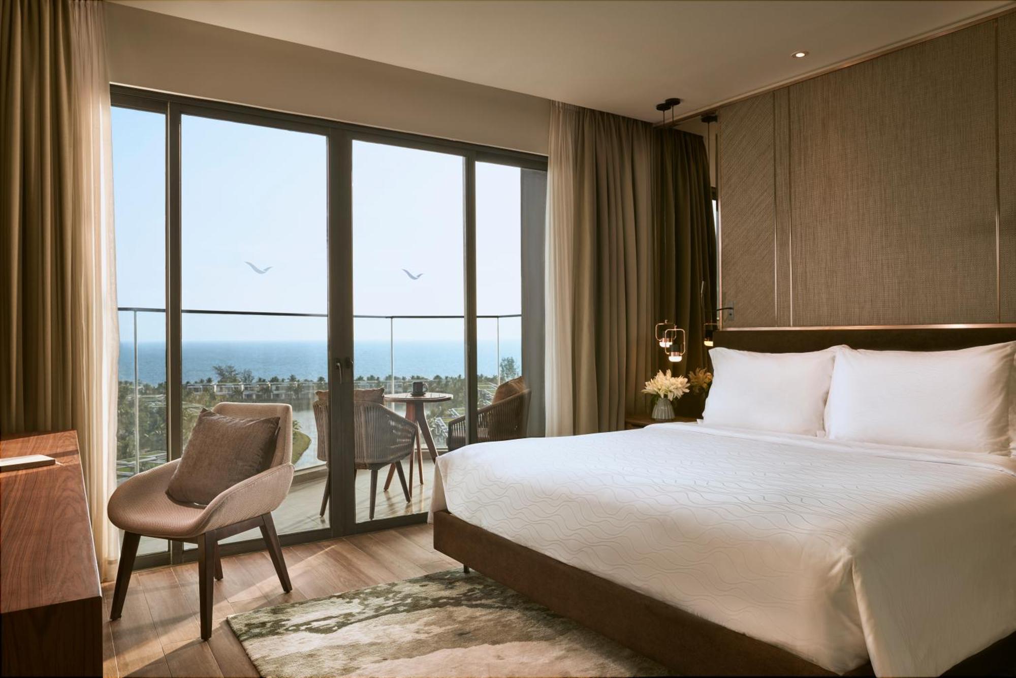 Moevenpick Villas & Residences Фукуок Екстер'єр фото A bedroom at the hotel