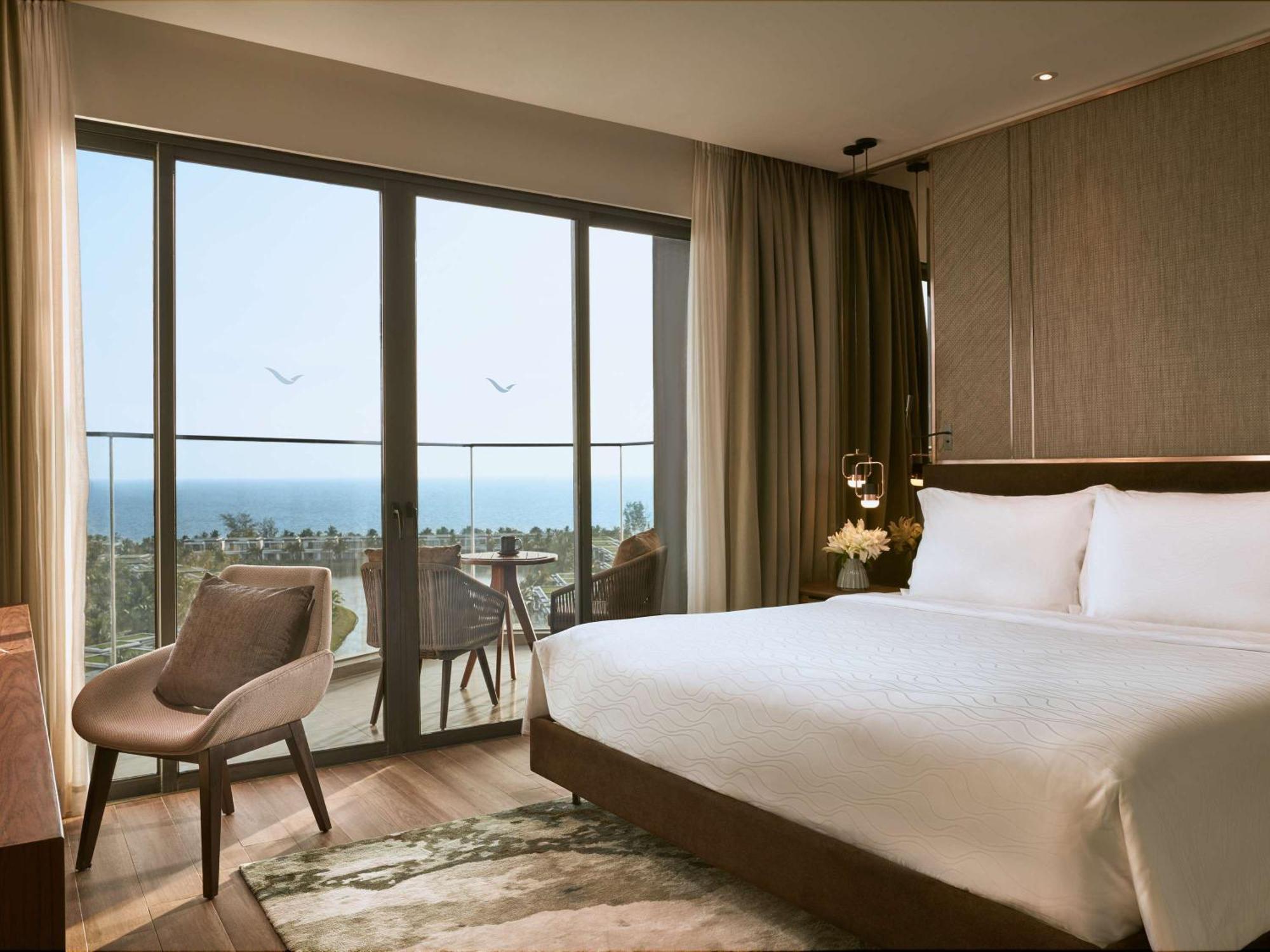 Moevenpick Villas & Residences Фукуок Екстер'єр фото A bedroom at the hotel