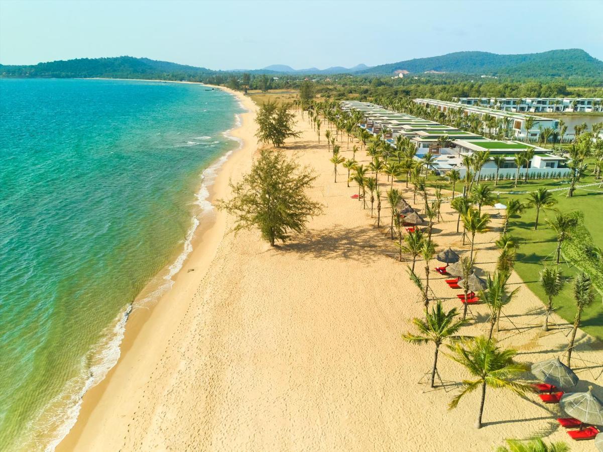 Moevenpick Villas & Residences Фукуок Екстер'єр фото Aerial view of the beach at Hard Rock Hotel