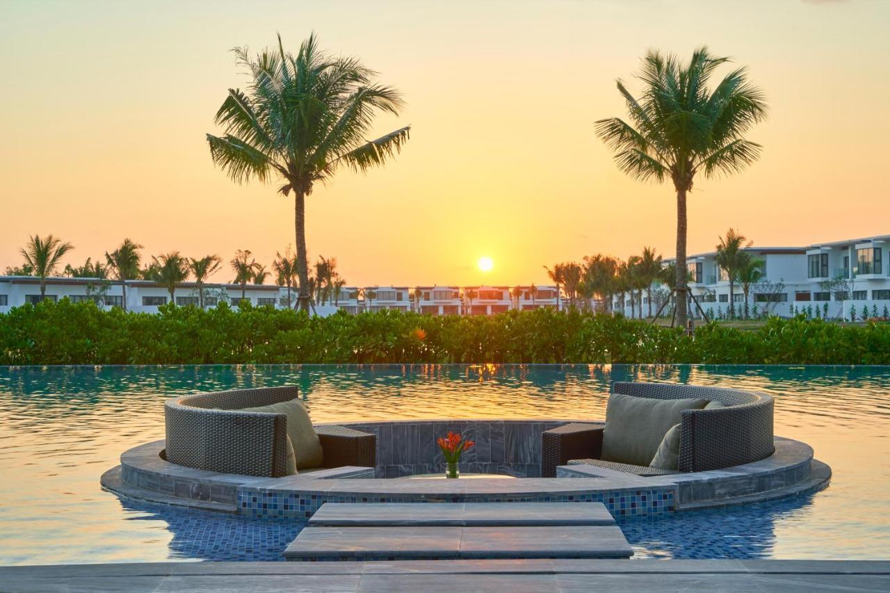 Moevenpick Villas & Residences Фукуок Екстер'єр фото Sunset at Vinpearl Hotel Nha Trang