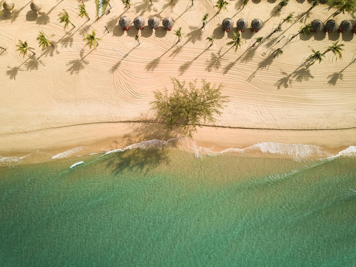 Moevenpick Villas & Residences Фукуок Екстер'єр фото Aerial view of the beach