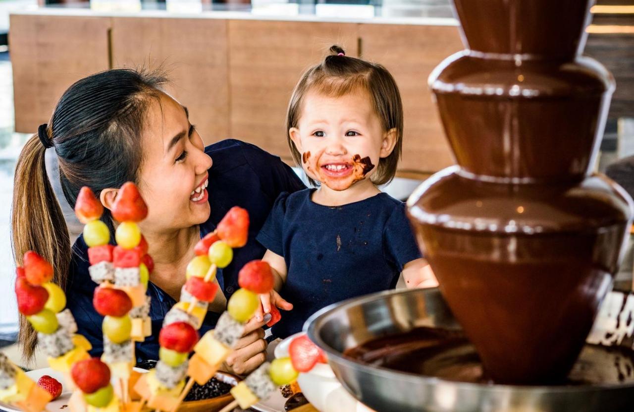 Moevenpick Villas & Residences Фукуок Екстер'єр фото A chocolate fountain